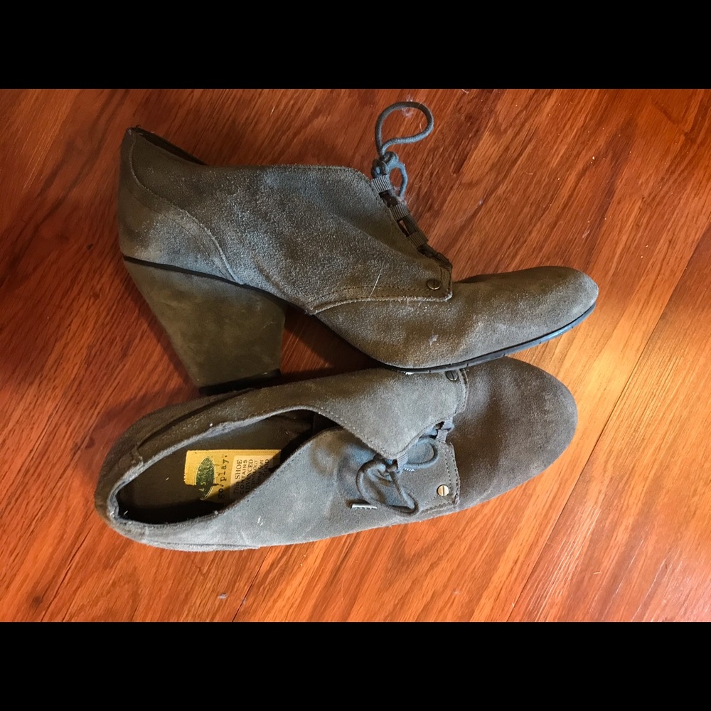 Gray velvet pumps